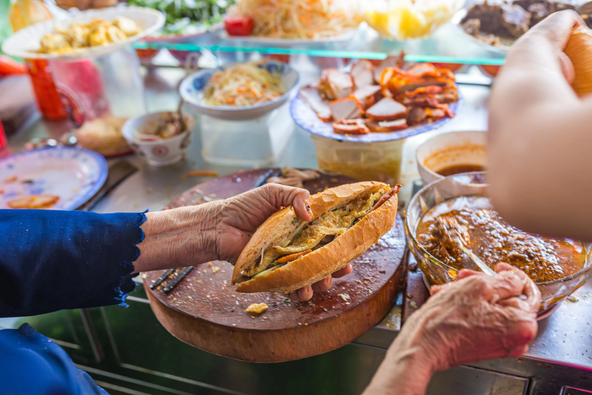 /fm/Files//Fareast247/Vietnam/Hoi An/Woman Selling Street Food Banh Mi Stall - NS - SS.webp